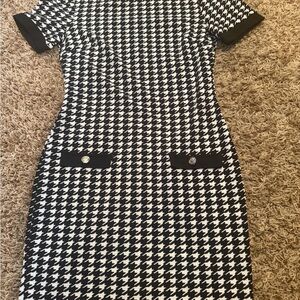 Chic Houndstooth Mini Dress in Black and White